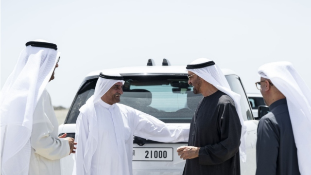 رئيس الدولة يلتقي حمد الشرقي ويقوم بجولة تفقدية في ميناء الفجيرة