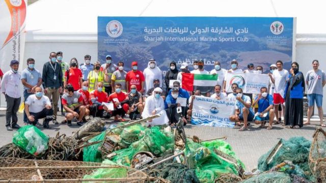 حملة تنظيف ميناء الصيادين بخورفكان تنتشل 2,700 كيلوجرام من البقايا والنفايات
