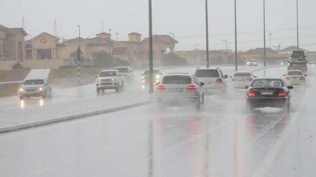 هطول أمطار الخير على مناطق متفرقة من الإمارات