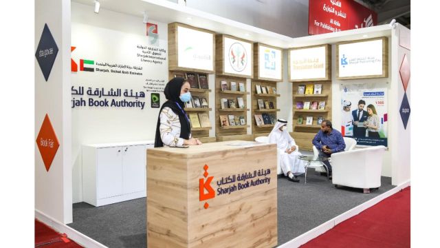 "الشارقة الدولية للحقوق الأدبية" توقع 120 عقداً مع مؤلفين وناشرين في "عمّان الدولي للكتاب".