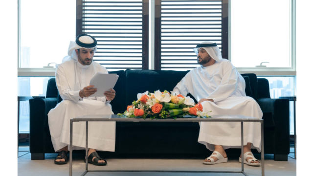 سلطان بن أحمد القاسمي يلتقي رئيس دائرة التنمية الاقتصادية بالشارقة
