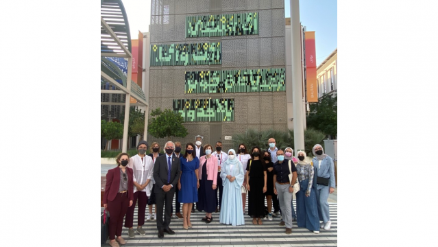 الجامعة الأمريكية بالشارقة تزيح الستار عن جدارية فنية عملاقة في إكسبو 2020 دبي