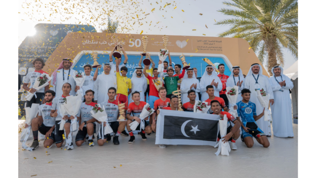 سالم بن عبد الرحمن القاسمي يتوج الفائزين بالمرحلة الأخيرة لطواف الشارقة الدولي السابع للدراجات