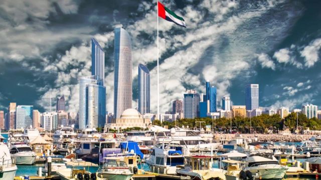 لجنة إدارة الطوارئ والأزمات والكوارث الناجمة عن جائحة كورونا في إمارة أبوظبي تحدث إجراءات السفر الخاصة بالمطعمين
