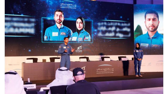 رائدا الدفعة الثانية من برنامج الإمارات لرواد الفضاء يباشران تدريباتهما قبل الانطلاق إلى ناسا
