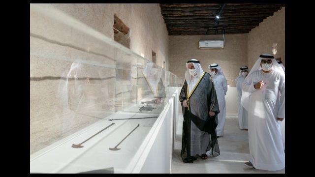 حاكم الشارقة يدشن حصن خور كلباء ويطلع على مخططات تصميم متحف كلباء التراثي