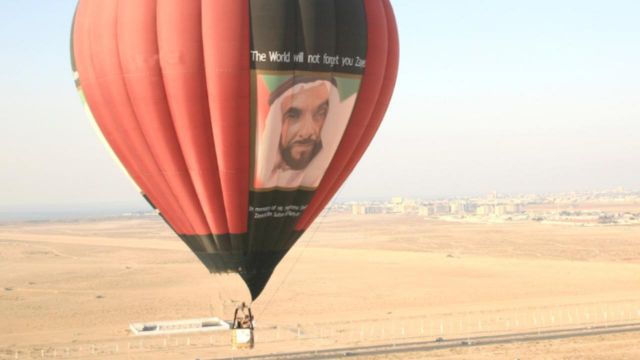 منطاد الإمارات يطلق"العالم لن ينساك يا زايد"