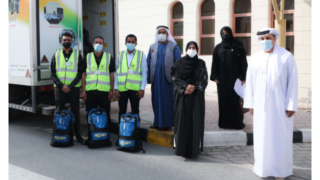 الشارقة الخيرية توزع 3000 حقيبة ضمن حملة "شتاء دافي" داخل الدولة