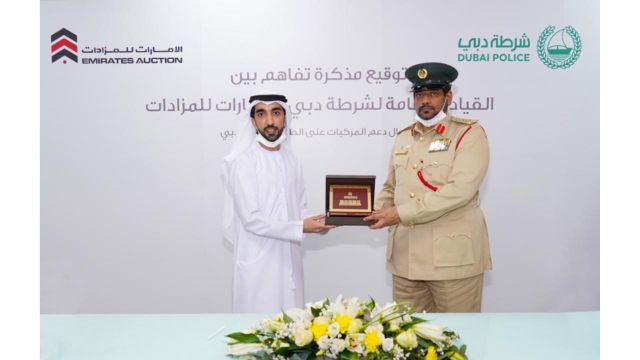 "شرطة دبي" و"الإمارات للمزادات" يتفاهمان لتقديم خدمات المساعدة على الطريق للأشخاص الذين تتعرض مركباتهم للأعطال المختلفة