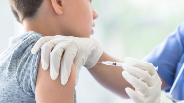 وزارة الصحة ووقاية المجتمع تحدد مراكز التطعيم بلقاح كوفيد-19 للفئات العمرية من 3 إلى 17 سنة