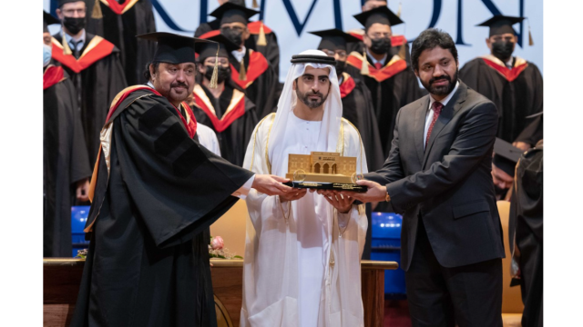سالم بن عبد الرحمن القاسمي يشهد تخريج طلبة كلية الأفق الجامعية